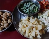 व्हेज सोया पुलाव (Veg Soya Pulao Recipe In Marathi) रेसिपी स्टेप 1 फोटो 