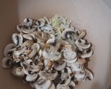 Foto langkah ke 2 dari resep Tumis Pakcoy Jamur Champignon.