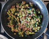 Foto del passaggio 6 della ricetta Fusilli zucchine e salsiccia 🌷