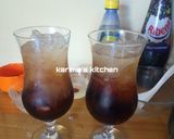 A picture of step 4 of Pink Layered ribena mocktail.
