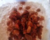 A picture of step 2 of Oatmeal and Raisin Cake without Sugar.