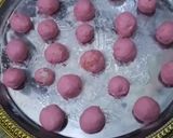 Foto langkah ke 2 dari resep Kelepon pink.
