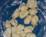 Foto langkah ke 4 dari resep Pastel dan risoles homemade.
