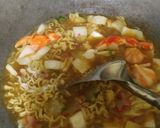 Foto langkah ke 4 dari resep Seblak mie akhir bulan.