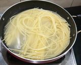 A picture of step 7 of Spaghetti aglio e olio.