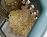 Foto del paso 1 de la receta: Galletitas "ameboides" de mozzarella con fécula de mandioca 🧀 3 ingredientes