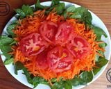 Foto del paso 3 de la receta: Ensalada de espinacas, zanahoria y tomate