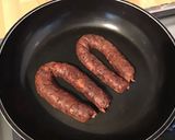 Une image de l'étape 3 de Chorizo noir au vin rouge et oignons caramélisés.