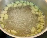 Foto del paso 1 de la receta Habas con jamón, Ajos tiernos y Huevo poché