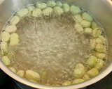 Foto del paso 1 de la receta: Habas con jamón, Ajos tiernos y Huevo poché