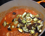 Foto del paso 6 de la receta: Pollo en salsa de tomate aromático con hierbas y alcaparras