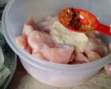 A picture of step 2 of Chicken chilli.