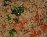 Foto langkah ke 2 dari resep Resep nasi goreng sosis sayuran simple.