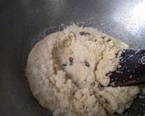 A picture of step 2 of Sooji Halwa.