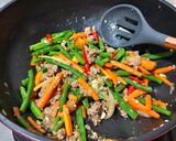 Foto langkah ke 5 dari resep Tumis Wortel Buncis Daging Giling.