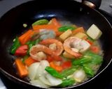 รูปขั้นตอนการทำที่ 5 ของ กุ้งเต้าหู้ ผัดถั่วลันเตา