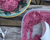 A picture of step 4 of Frozen berry yoghurt.