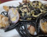 Foto del paso 5 de la receta: Spaghetti negro con almejas, navajas y un punto de alioli