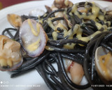Foto del paso 5 de la receta: Spaghetti negro con almejas, navajas y un punto de alioli