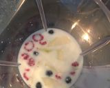 Foto del paso 2 de la receta Smoothie de frutos rojos y pera