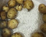 Foto langkah ke 2 dari resep Baked Garlic Potato.