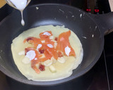 Foto del paso 4 de la receta: Crepes de salmón ahumado, queso de cabra y manzana