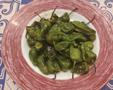 Foto del paso 3 de la receta: Pimientos del padrón al horno
