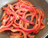 Foto del paso 3 de la receta: Pizza vegetariana de bocaditos de heura con salsa barbacoa