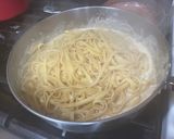 A picture of step 4 of Leftover Salmon-Mushroom Fettuccine Alfredo.