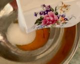 Bögrés piskóta savanyú gyümölcsökkel és dióval recept fázis 2 fotója
