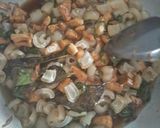 Foto langkah ke 4 dari resep Oseng kikil tahu putih cabe ijo.