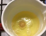 A picture of step 2 of Fried mozzarella balls.