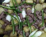 Foto del paso 8 de la receta: Arrachera en su jugo con frijoles, papa y cebolla