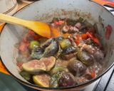 Une image de l'étape 22 de Porc confit aux figues, poivrons et tomates.