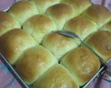 Foto langkah ke 9 dari resep Roti Manis Susu eggless isi cokelat.
