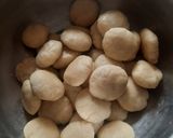 A picture of step 4 of Coconut karanji (gujiya).