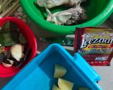 Foto langkah ke 1 dari resep Semur Ayam Kentang.