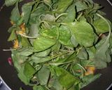 Foto langkah ke 3 dari resep Tumis Bayam Jagung Pedas.