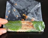 Hình bước làm 3 của món Bánh Tráng Cuốn Đậu Hủ Muối Tôm Hành Phi