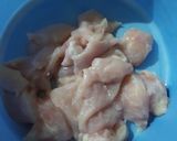 Foto langkah ke 1 dari resep Ayam Goreng Tepung dengan Biji Pala.