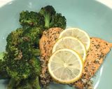 Foto langkah ke 6 dari resep Lemon Garlic Baked Salmon with roasted broccoli.
