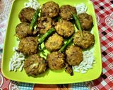 A picture of step 3 of Odisha snack Mudhi Bara.