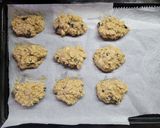 Foto del paso 4 de la receta: Bizcochitos de avena con mucha banana y pasas de uva