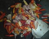 Foto langkah ke 2 dari resep Telur Ceplok Cabai Bawang.