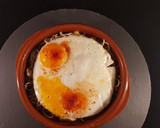 Foto del paso 6 de la receta: Revuelto de gulas, piñones y huevo