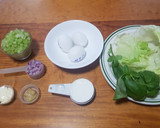 Foto del paso 1 de la receta: Ensalada de huevo sobre lechuga