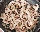 Foto del paso 1 de la receta: 🍝 Espaguetis bechamel de champiñones, bacon y maíz 🥓🌽