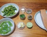 Foto del paso 1 de la receta: Salmón y espárragos con salsa de mantequilla y limón