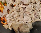 Foto langkah ke 3 dari resep Tumis Kulit Ayam Pedas.