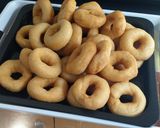 Foto langkah ke 3 dari resep Donat simpel pake 5 bahan aja.